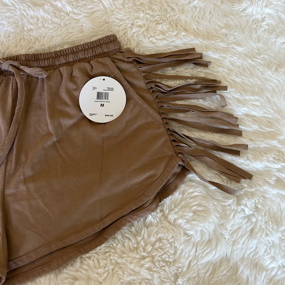 Love by Design shorts with fringes - Picture 2 of 4